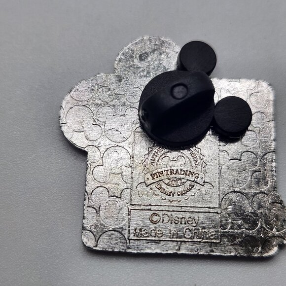 Disney Pin Mickey Mouse Expressions Series 2013 Smiling Pink Mickey - Picture 2 of 3